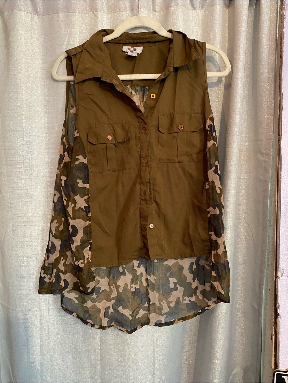 "military chic" URVANA sleeveless, button-down blouse camouflage size XL